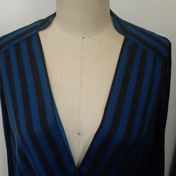 Vince Camuto Blouse - Picture 2 of 7